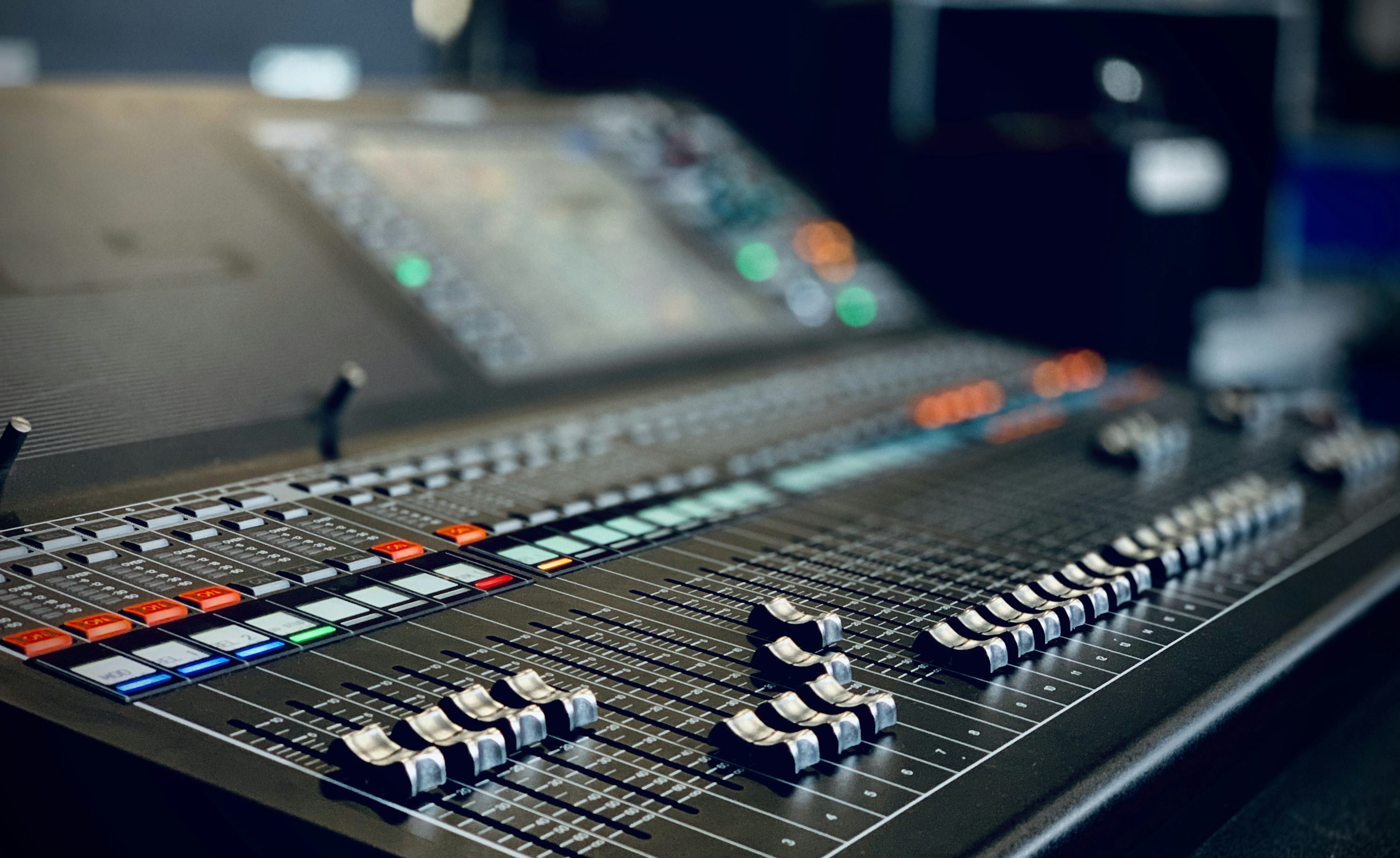 Pixel & Pulse: Your Guide to Picture & Sound