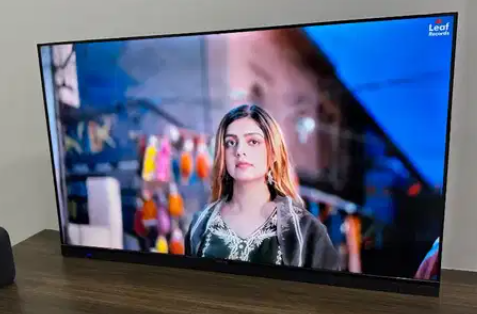 32 inch FHD frameless QLED TV- Screen mirroring- onsite warranty